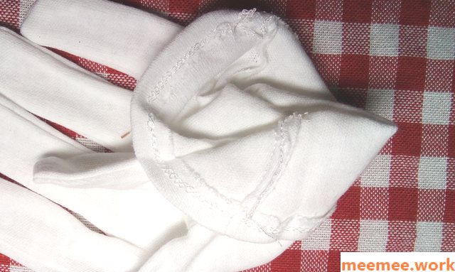 ダイソーの白手袋の縫製、手元側